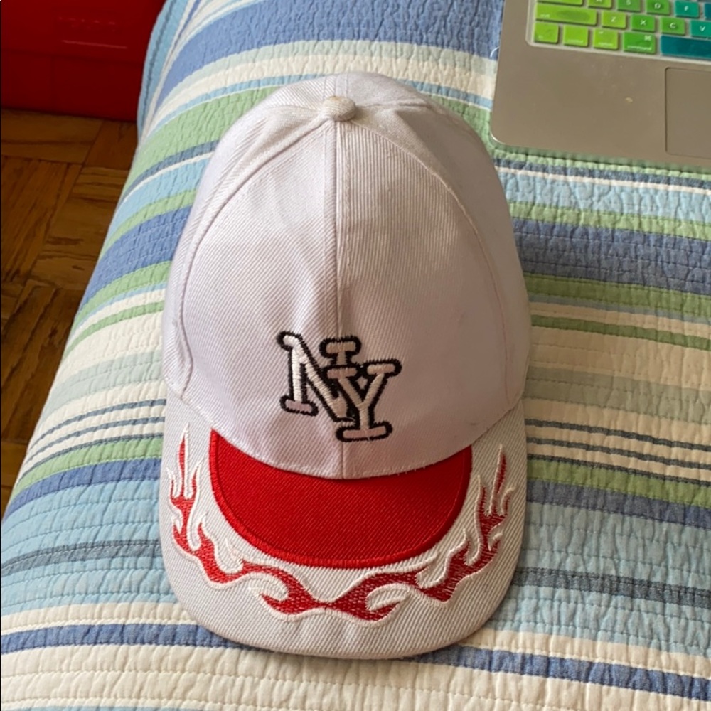 Fitted red and white New York hat